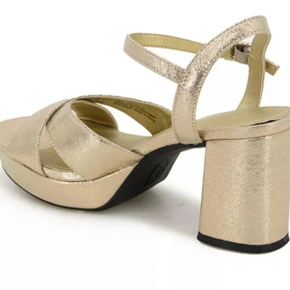 Kenneth Cole Reaction Reeva Criss-Cross Platform Dress Sandals Gold size 7 NWOT